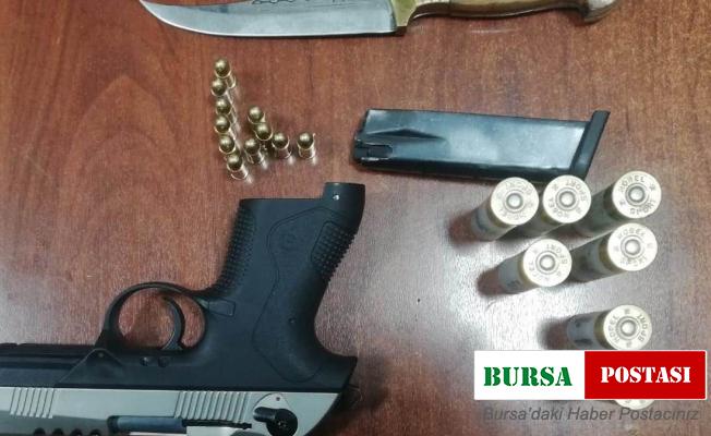 Kütahya’da “dur” ihtarına uymayan araçta silah ele geçirildi