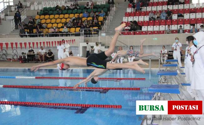 Kütahya’da Okul Sporları Küçükler Yüzme Yarışması