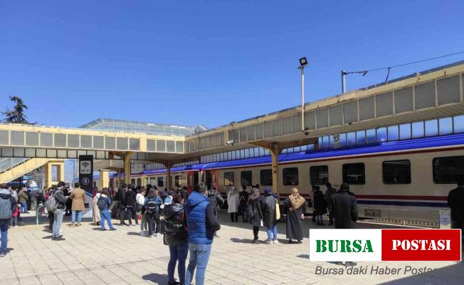 Kütahya’da otobüs fiyatlarını pahalı bulan vatandaşlar trene yöneldi
