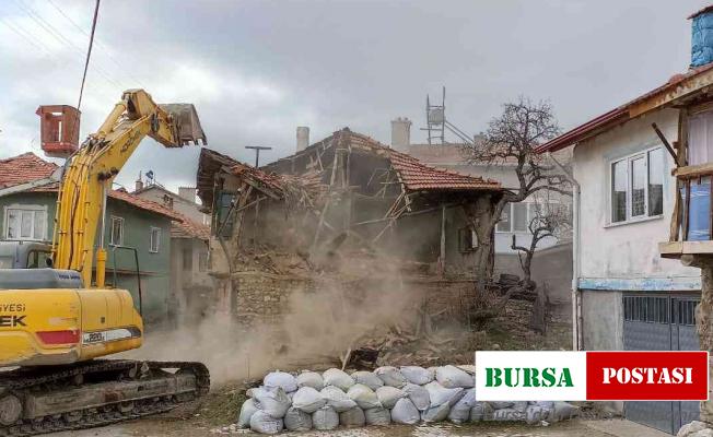 Kütahya’da yıkılmaya ve çökmeye meyilli 285 yapı ortadan kaldırıldı