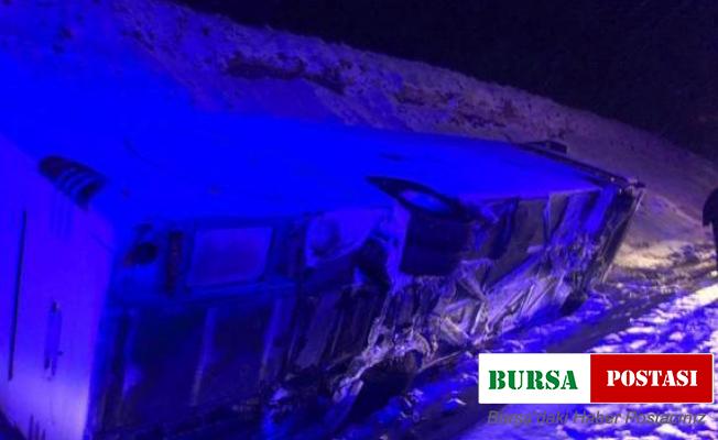 Malatya’da yolcu otobüsü devrildi: 2 yaralı