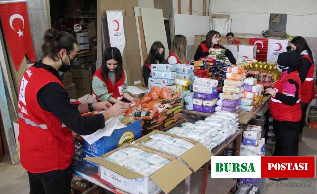 Manisa esnafından 100 aileye gıda kolisi yardımı