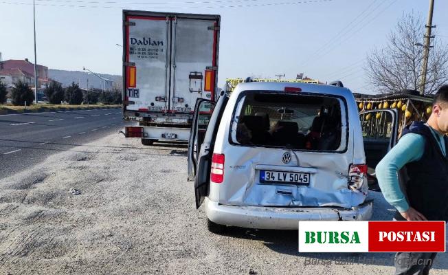 Manisa’da tır ile ticari araç çarpıştı: 7 yaralı