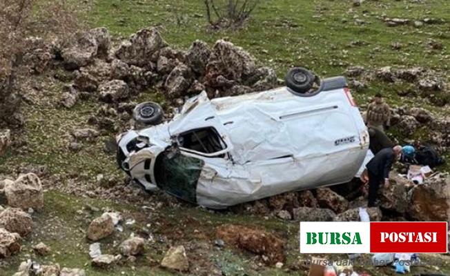 Mardin’de kamyonet şarampole yuvarlandı: 12 kişi yaralandı