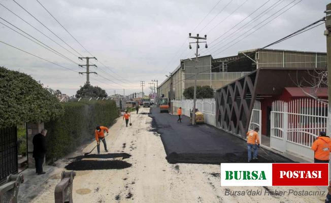 Mersin Büyükşehir Belediyesinin yol yapım çalışmaları sürüyor