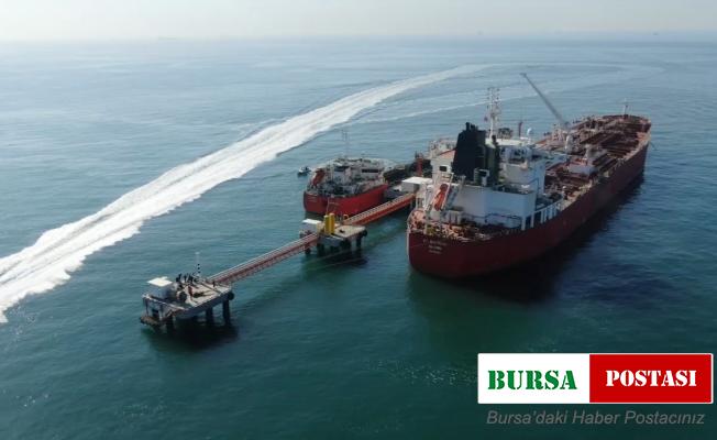 Mersin’e gelen gemiden ayçiçek yağı sevkiyatı başladı