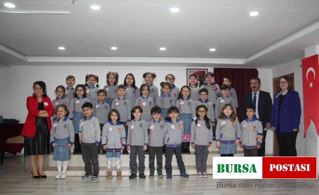 Minik öğrenciler İstiklal Marşı’nı işaret dili ile okudu