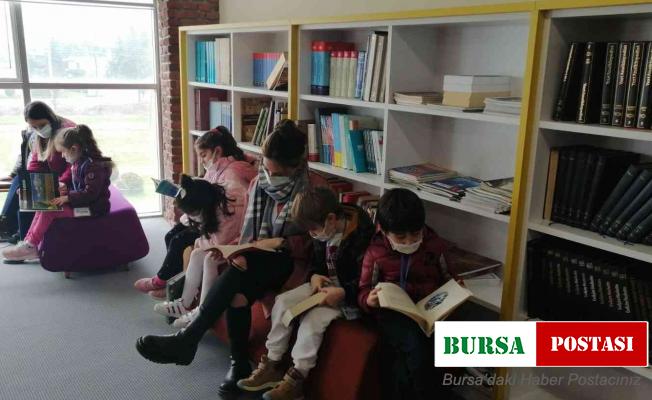 Minik öğrenciler Kültür Merkezinde kitap okudu