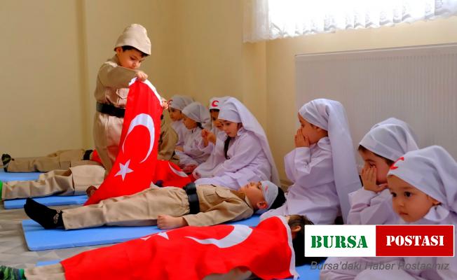 Minik öğrencilerden duygulandıran Çanakkale Zaferi canlandırması
