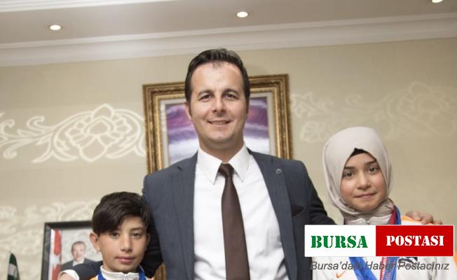 Minik snowboardculardan kaymakama ziyaret