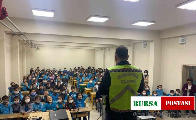 Minikler trafik kurallarını jandarmadan öğrendi