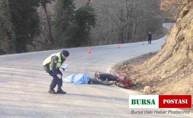 Motosikletle kamyona çarptı, olay yerinde can verdi
