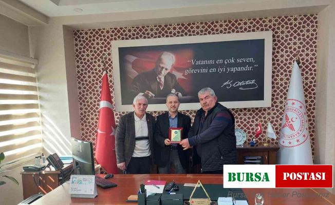 Muhtarlardan Sağlık Müdürü Yılmaz’a plaket
