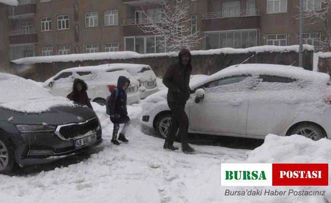 Muş’ta 67 köy yolu ulaşıma kapandı