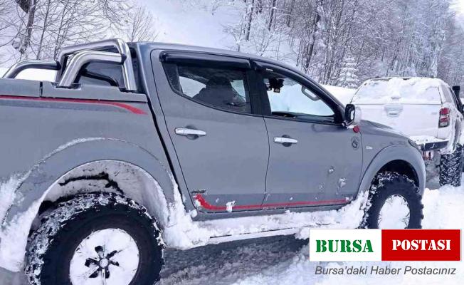 Offroad tutkunları 1,5 metre karda safari yaptı