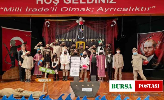 Öğrenciler 18 Mart’ı tiyatro ve şiirlerle andı