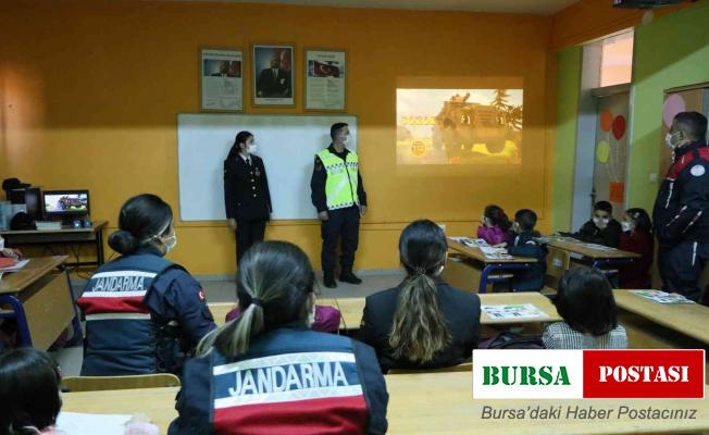 Öğrenciler çizgi film izleyerek eğitim aldı