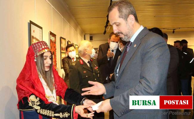 Öğrenciler Milletvekili Çivitçioğlu’nun eline kına yaktı