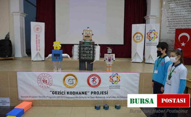 Öğrenciler yaptıkları robotları tanıttı