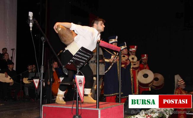 Öğrencilerden “Dönmeyi Düşünmeyenler” gösterisi