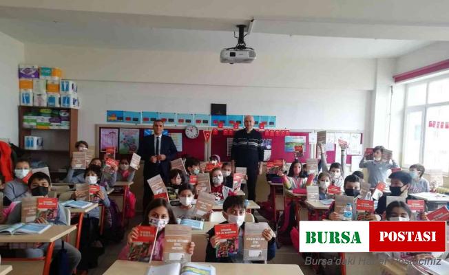 Öğrencilere 17 bin kitap dağıtıldı