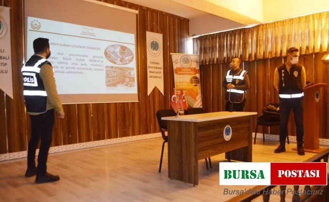 Öğrencilere mesleklerini tanıttılar