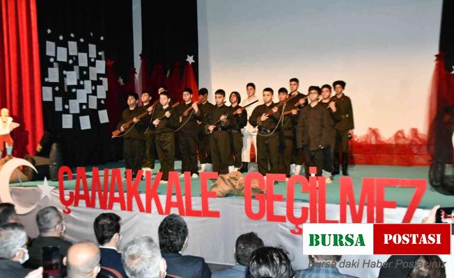 Öğrencilerin Çanakkale gösterisi beğeni topladı