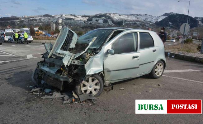Ordu’da otomobil ile kamyon çarpıştı: 1’i çocuk 3 yaralı