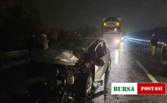 Otomobil ile iş makinesinin karıştığı trafik kazasında 3 kişi yaralandı