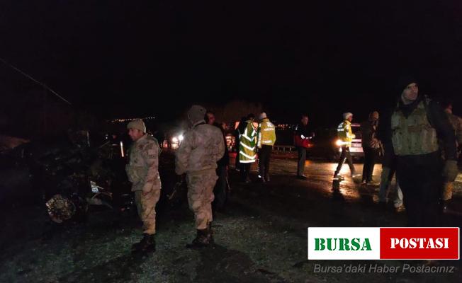 Otomobille işçileri taşıyan minibüs çarpıştı: 15 yaralı