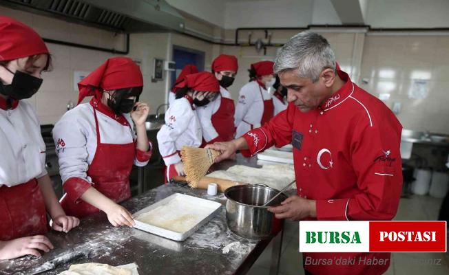 Geleceğin kadın baklava ustaları yetişiyor