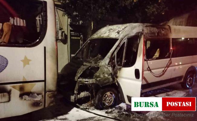 Park halindeki minibüste yangın çıktı