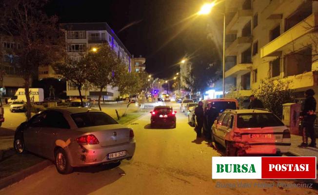 Park halindeki otomobile çarpıp firar etti