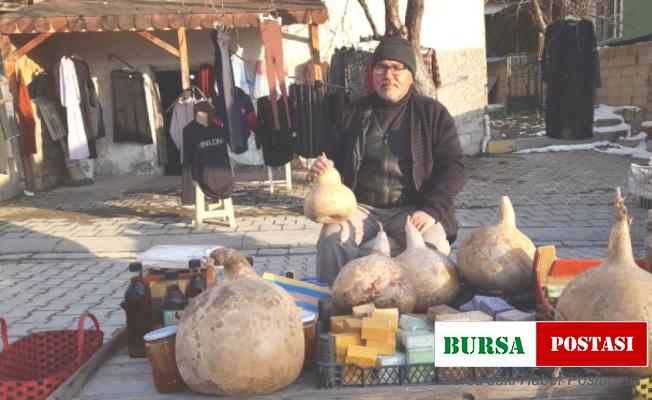 Pazarda satışa çıkan su kabakları ilgi odağı