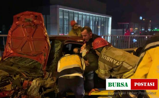 Pendik’te iki araç kafa kafaya çarpıştı: 1 yaralı