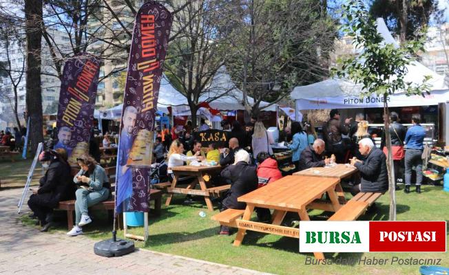 “Piton Döner” Portakal Çiçeği Karnavalı’na damga vurdu