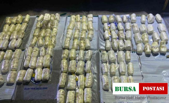 Polis memurunun sürücülüğünü yaptığı araçtan 52 kilo 500 gram patlayıcı çıktı