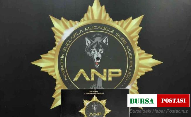 Polisten kaçarken yola uyuşturucu atan 3 şahıs tutuklandı