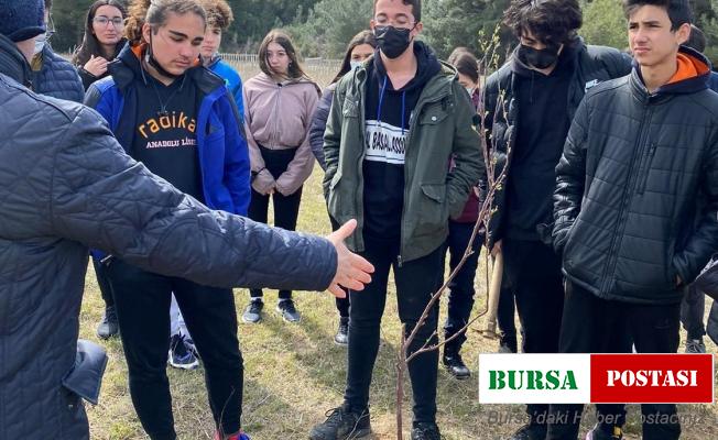 Radikal Okulları öğrencileri Dünya Su Günü’nde fidan dikti
