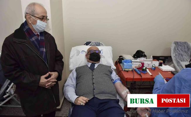 Rektör Ataç hastane personeliyle birlikte kan bağışında bulundu