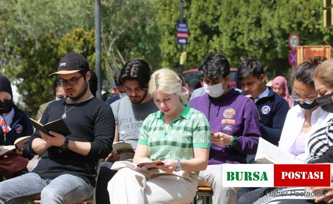 Rektör Özkan, öğrencilerle kitap okuma etkinliğinde buluştu
