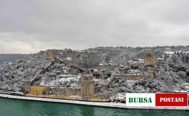 Rumeli Hisarı’nda kartpostallık kar manzaraları