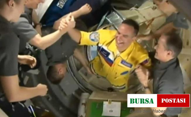 Rus kozmonotlar, Ukrayna temalı kıyafetlerle Uluslararası Uzay İstasyonu’na çıktı