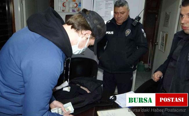 Rus turistlerin otobüste unuttuğu 8 bin dolar için Büyükşehir Belediyesi ve polis alarma geçti