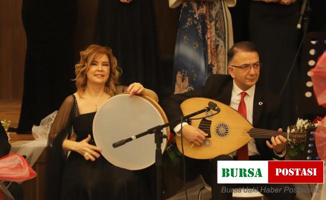 Sağlık çalışanlarından hastanede ’Tıp Bayramı’ konseri