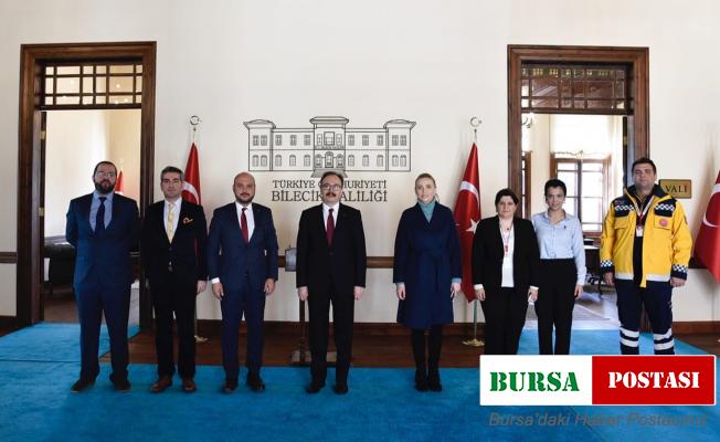 Sağlık çalışanlarını makamında ağırladı