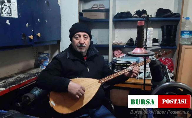 Sahnelerde solist, dükkânında ayakkabı tamircisi