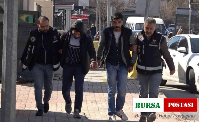 Sahte polisler dolandırıcılık yaparken gerçek polislere yakalandı