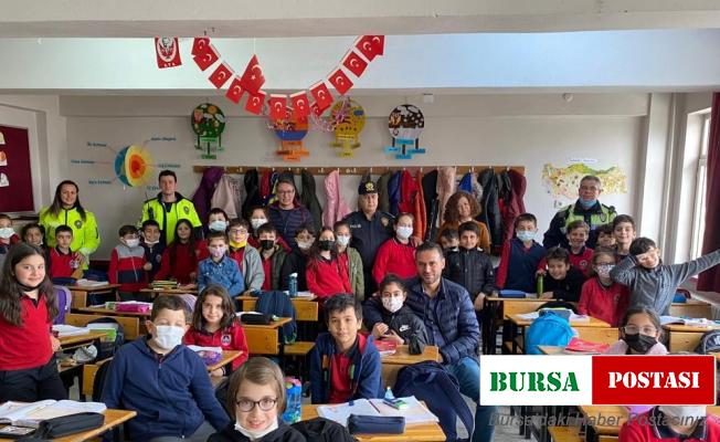 Salihli polisinden öğrencilere trafik eğitimi