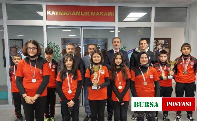 Şampiyon öğrenciler başarılarını Kaymakam ile paylaştı
